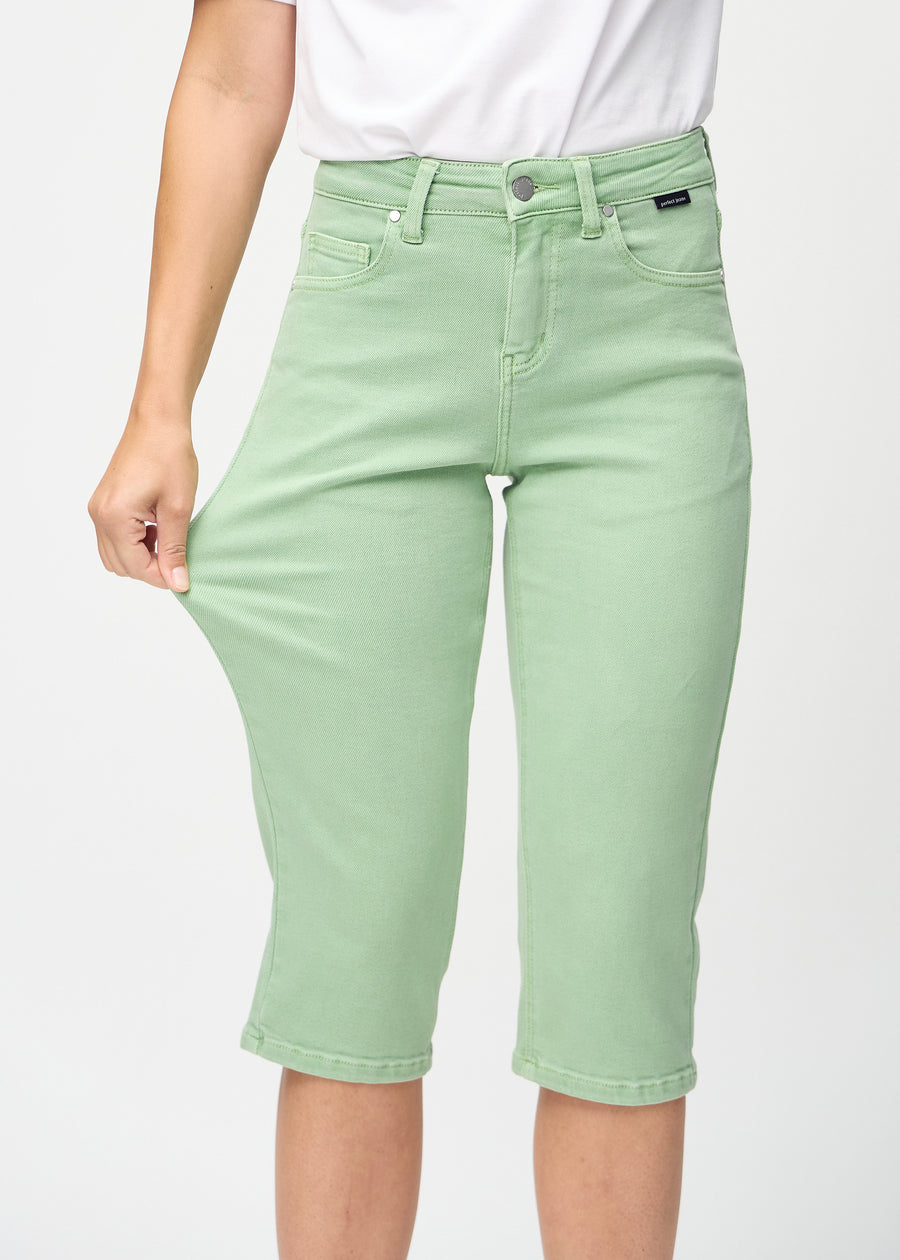 The model stretches the capris at the thigh to show the stretch.