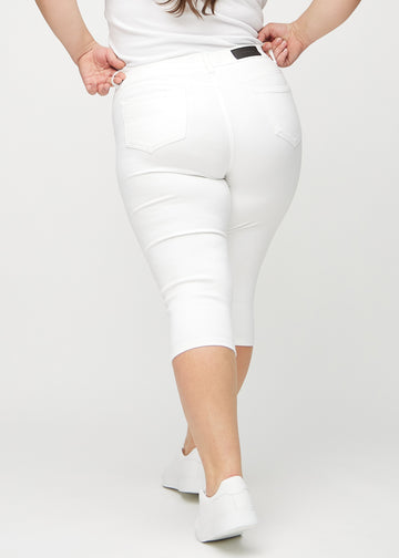 Skinny capris for women in white fabric, color Marguerites. Back view on a plus-size model, showing the fit and back pockets.