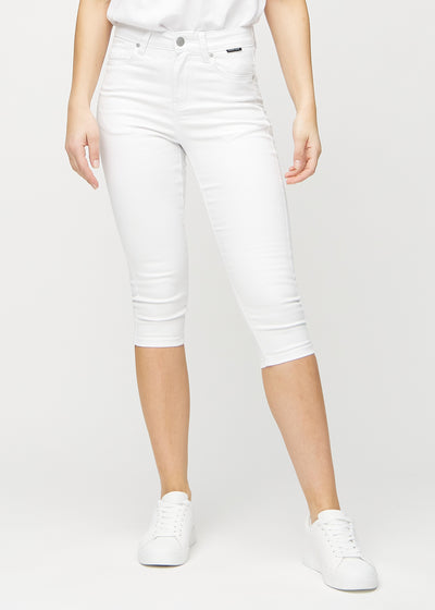 Skinny capris for women in white fabric, color Marguerites. Front view on a model, showing the close-fitting legs ending just below the knee.