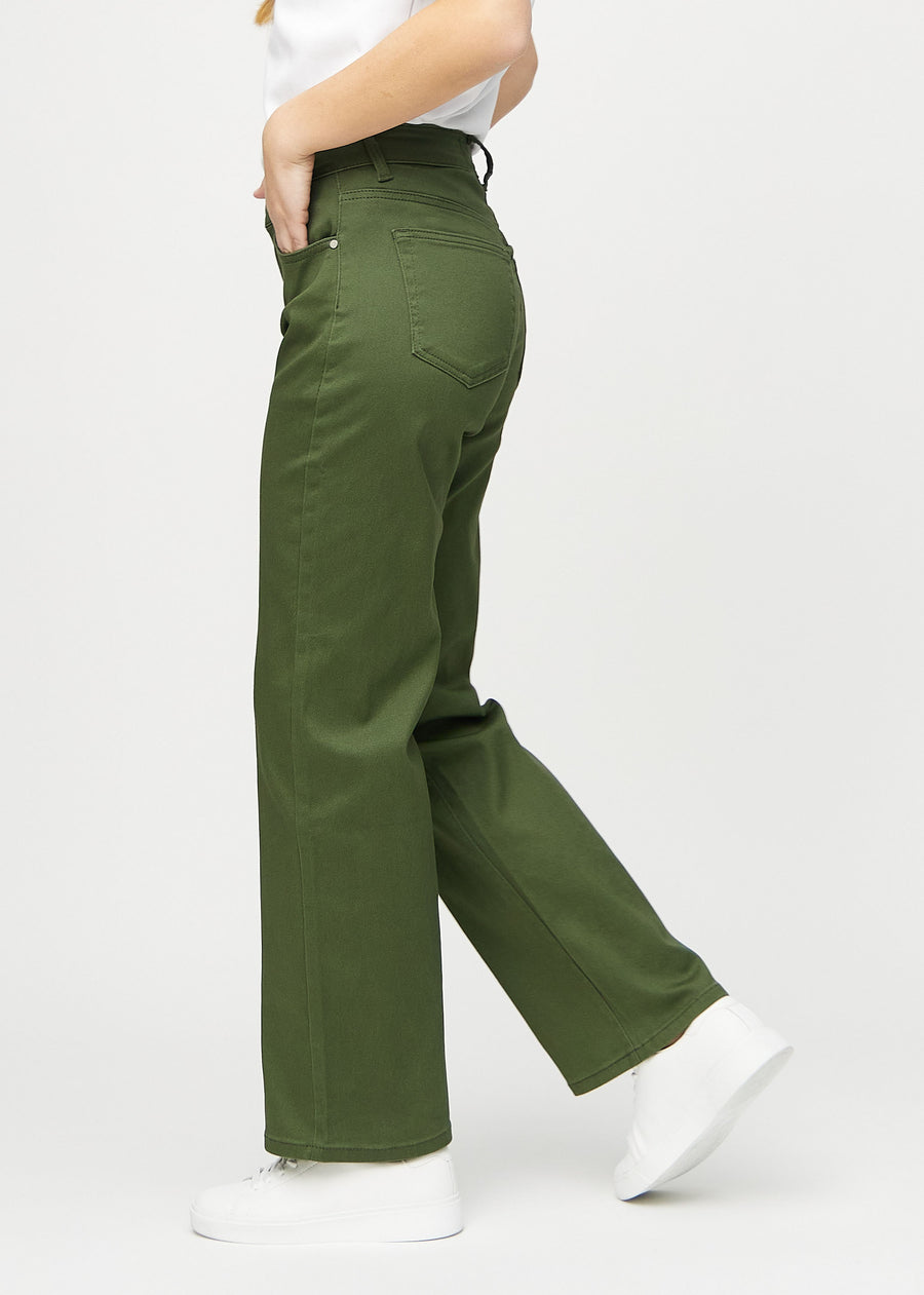Loose jeans for women in dark green, color Renewals. Side view on a model, showing the loose fit.