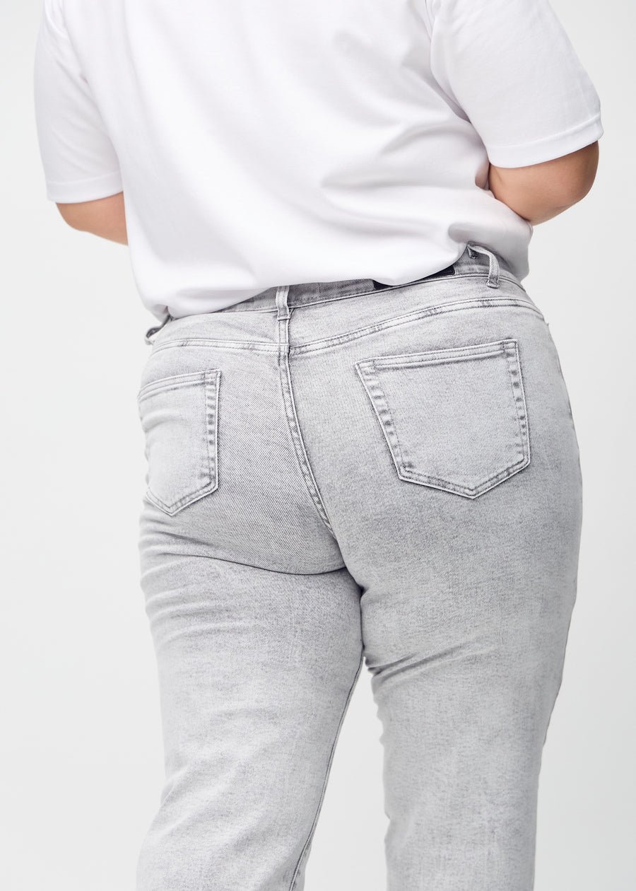 Regular jeans for women in light grey, color Ashes. Close-up from behind on a plus-size model, showing fit and details.