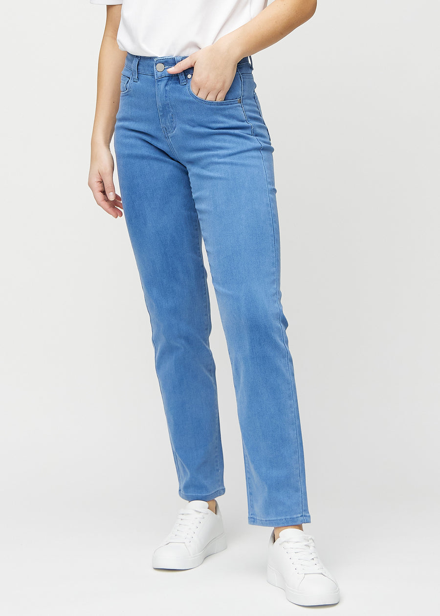 Regular jeans for women in blue, color Geraniums. Front view on a model, showing the classic straight-leg fit.