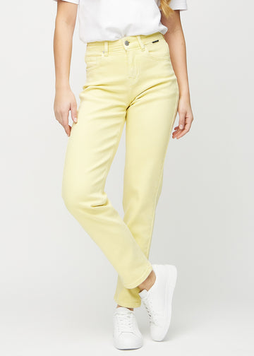Regular jeans for women in light yellow, color Lemonades. Front view on a model, showing the classic straight-leg fit.