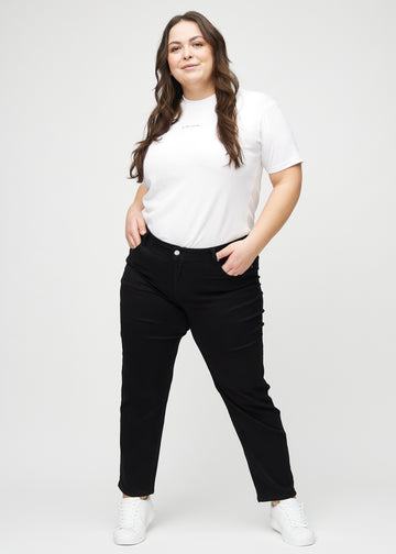 Full image of a plus-size model in black regular jeans.