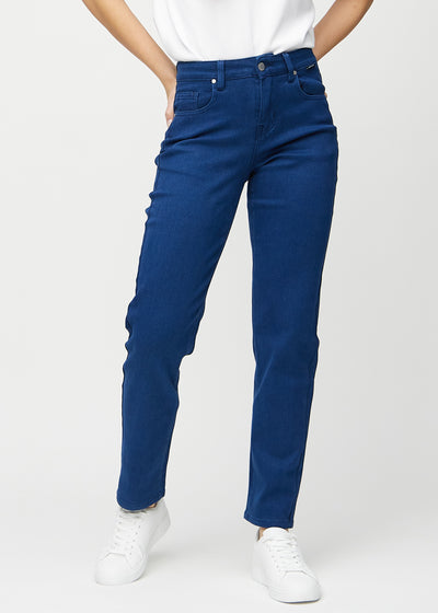 Dark blue regular jeans, model name Royals, with a straight leg, seen from the front.