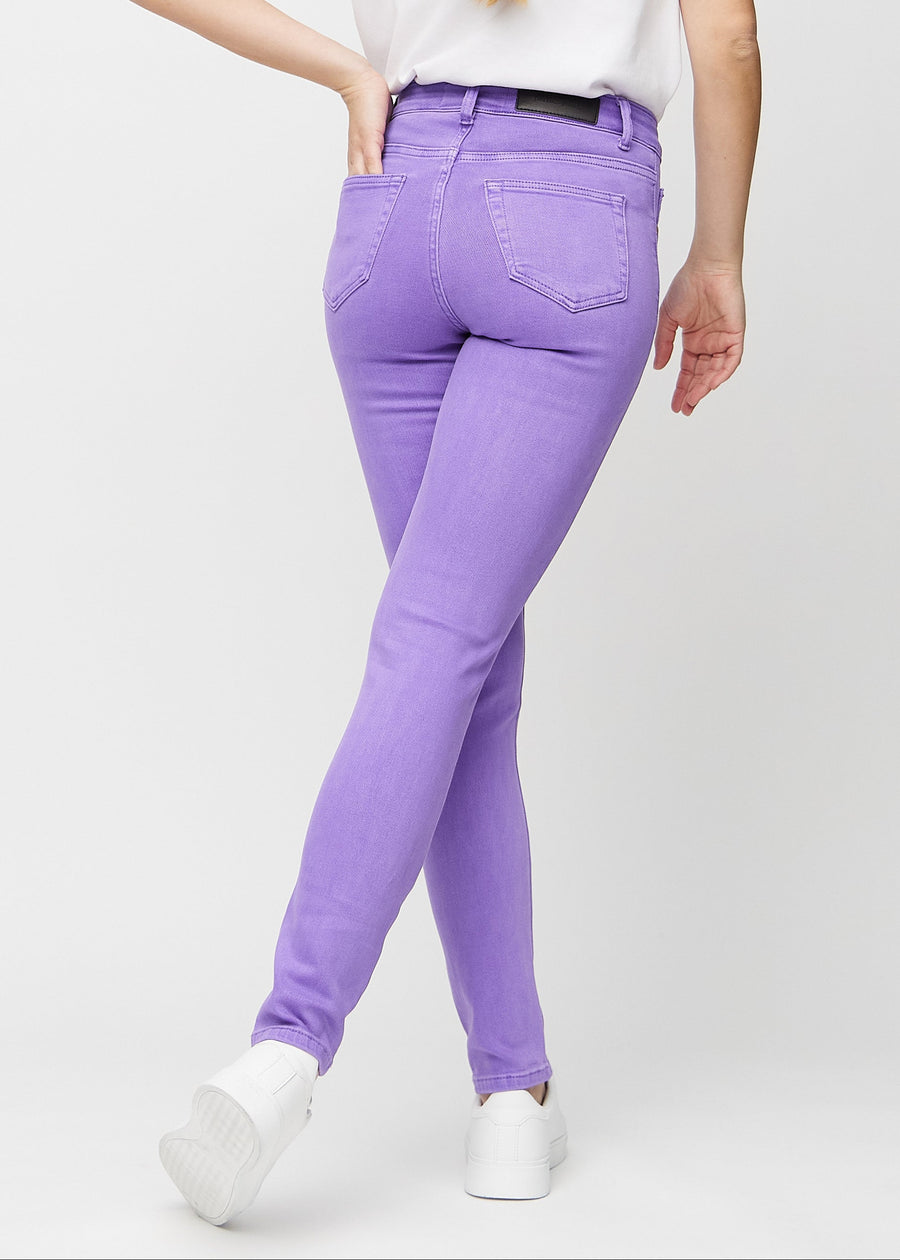 Slim jeans for women in purple, color Lavenders. Back view on a model, showing the overall fit.