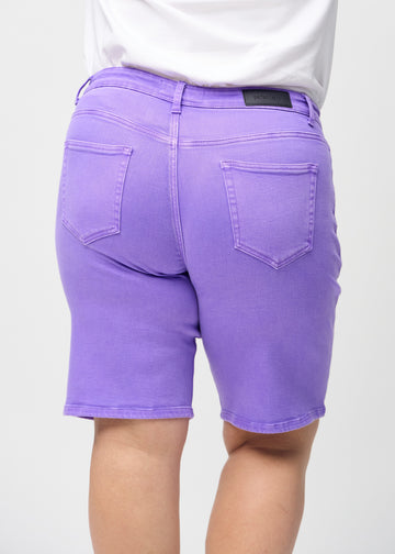 Purple regular middle shorts seen from the back close up on a plus-size model to show details.