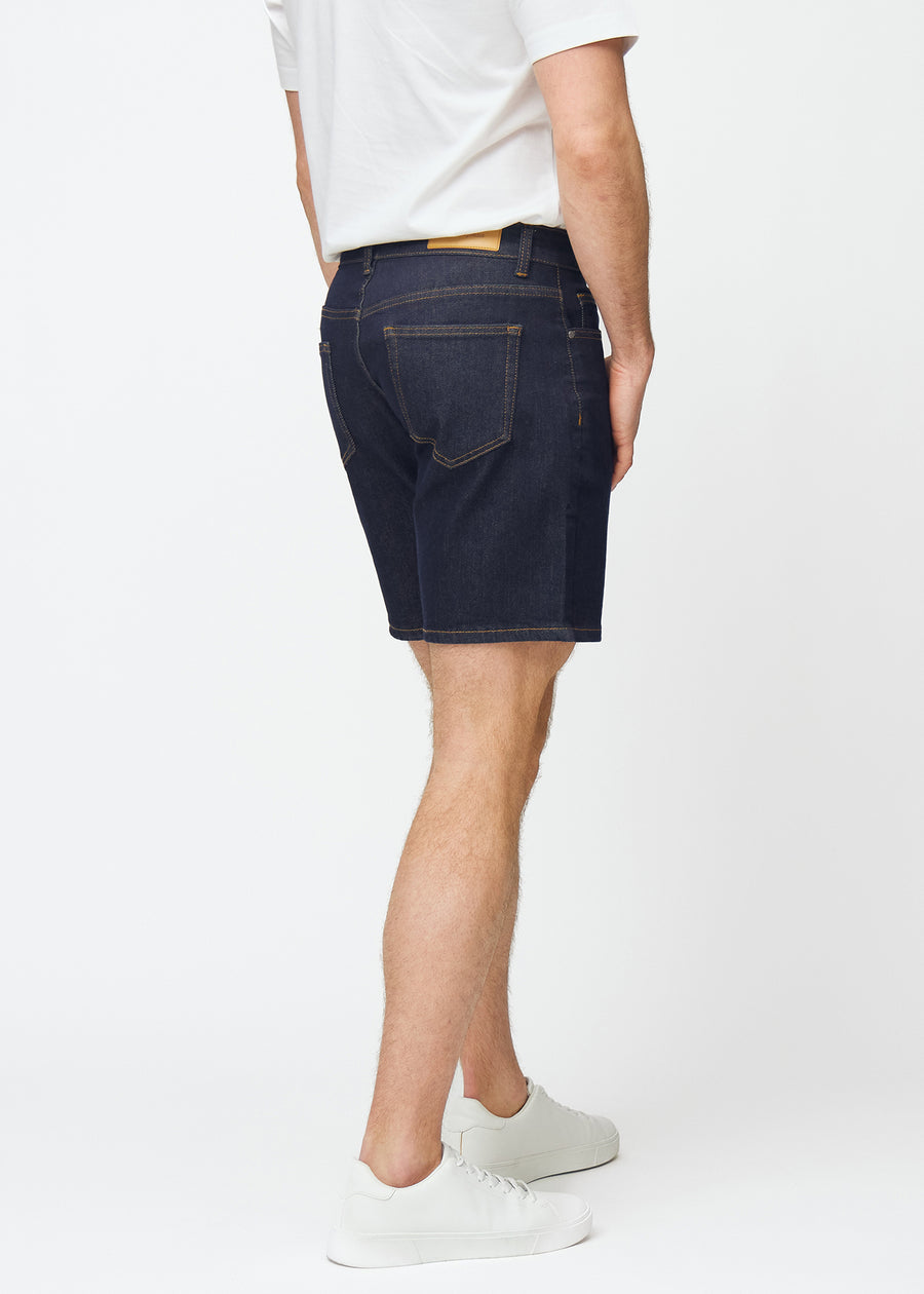 deep dark blue denim shorts for men in the colour midnights seen from the back, showing the length just above the knee.