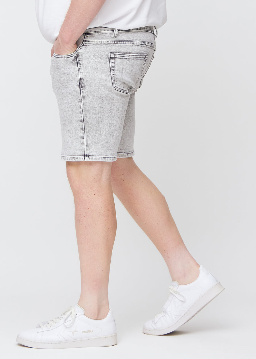 Light grey denim middle-slim shorts seen from the side on a plus-size model.