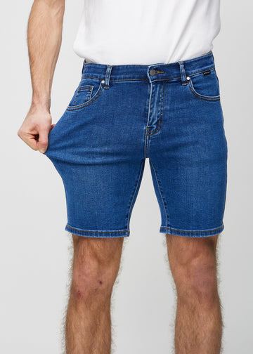 The model stretches the shorts at the thigh to show the stretch.